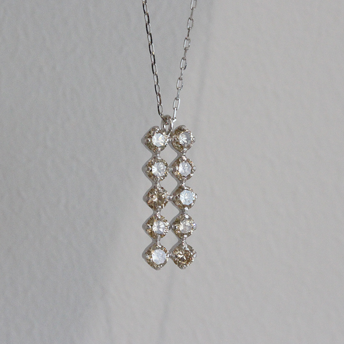 [Japan Import/one Jewelry] Platinum pt900 + Diamond, a total of half-length necklaces